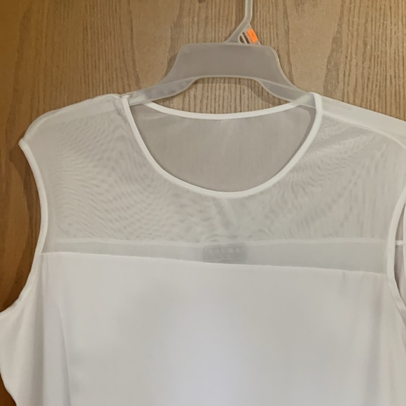 Sleeveless top - upper part is mesh - lower part silky t-shirt material - Picture 3 of 4